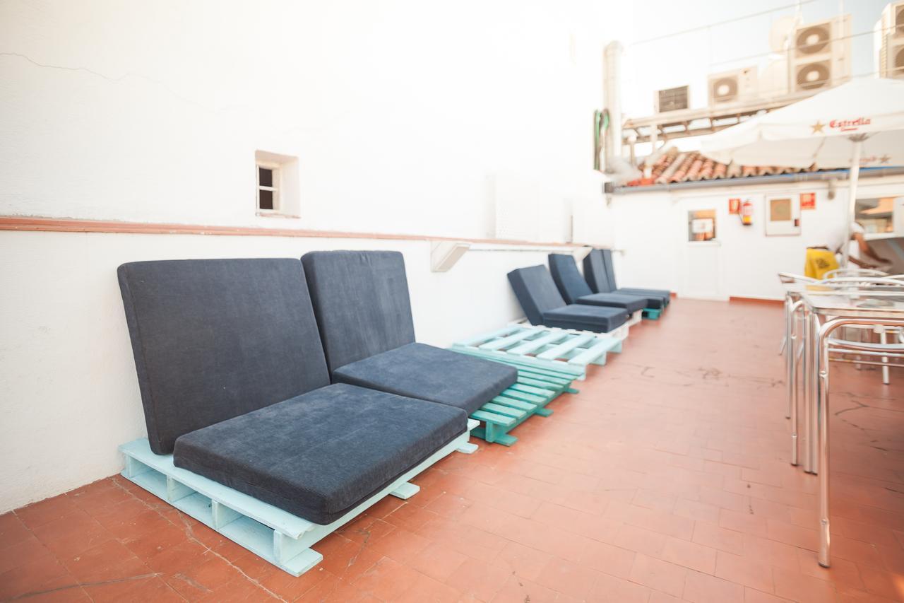Cats Chill Out Hostel Madrid Exteriör bild