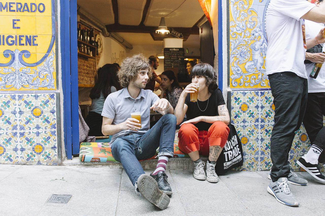 Cats Chill Out Hostel Madrid Exteriör bild